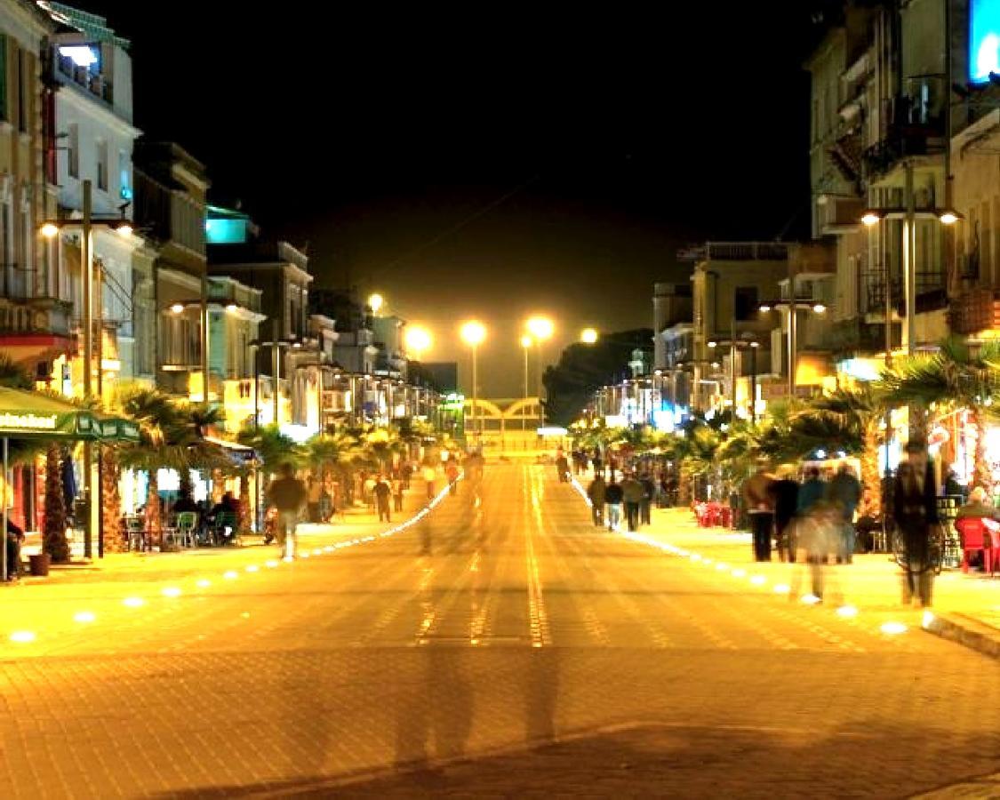Maksimilian Apartament دراس المظهر الخارجي الصورة
